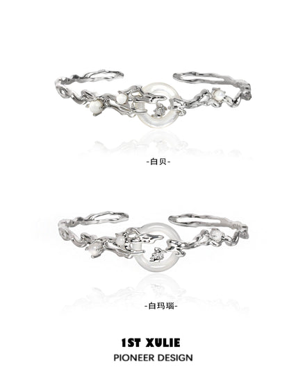 Elegant jade rabbit white agate silver bracelet featuring a delicate design and shimmering details