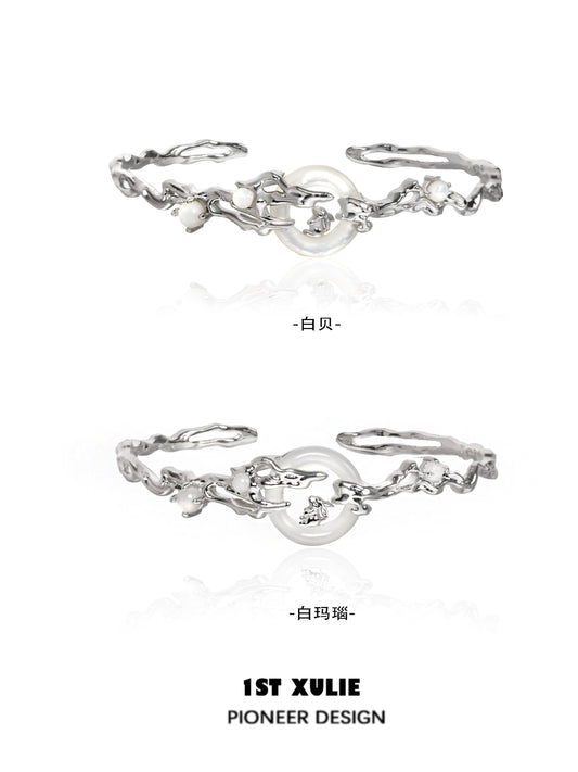 Elegant jade rabbit white agate silver bracelet featuring a delicate design and shimmering details