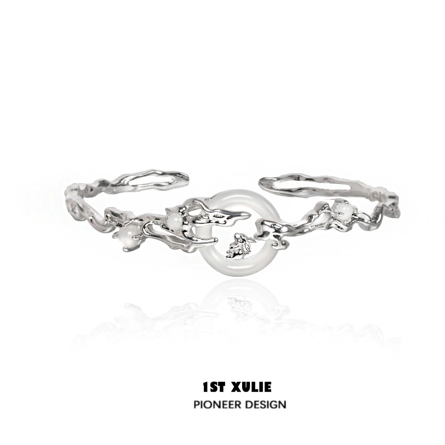 Elegant jade rabbit white agate silver bracelet featuring intricate design and polished finish
