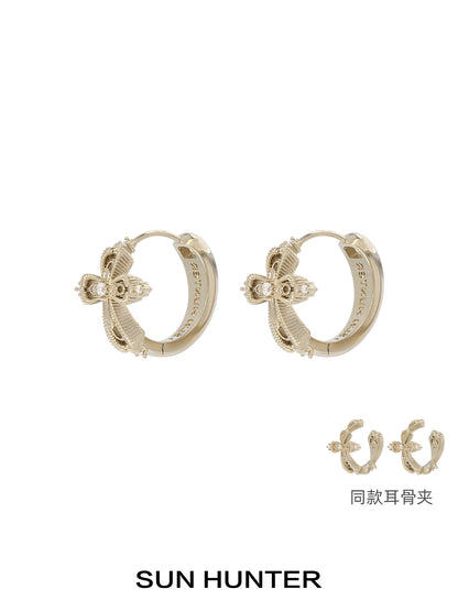 SUN HUNTER lace cross earrings in gold with a delicate design for elegant styling