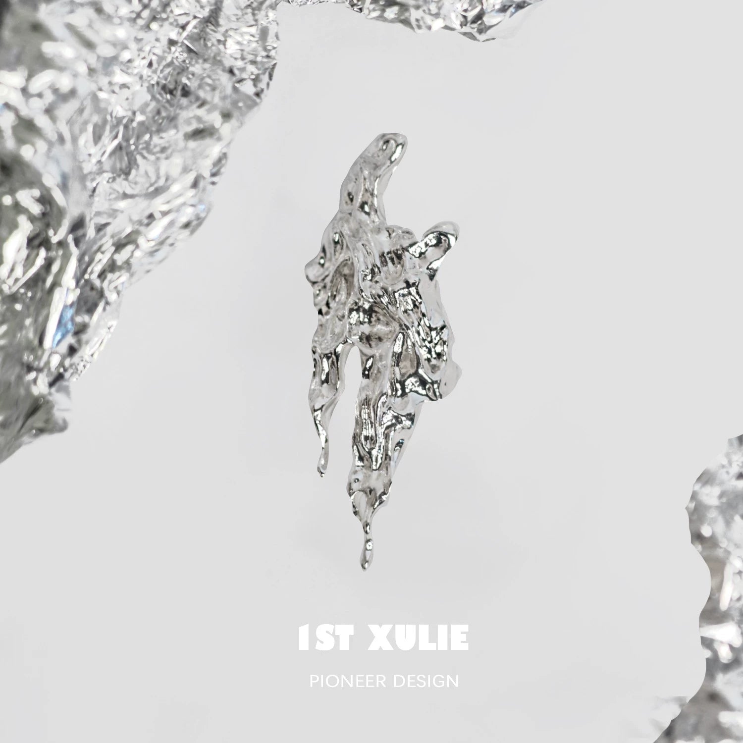 Unique 1STXULIE meteorite silver brooch featuring an abstract design for trendy accessories