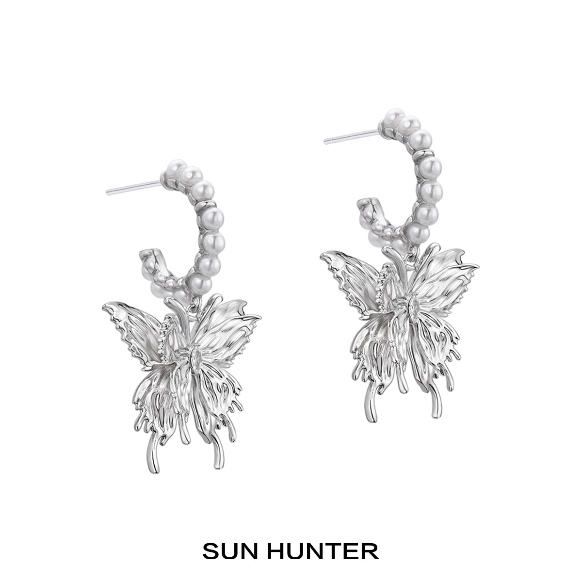 Elegant SUN HUNTER pearl butterfly earrings with intricate design and luminous pearls