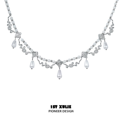 Elegant silver pearl clavicle necklace with intricate leaf design and dangling pearls