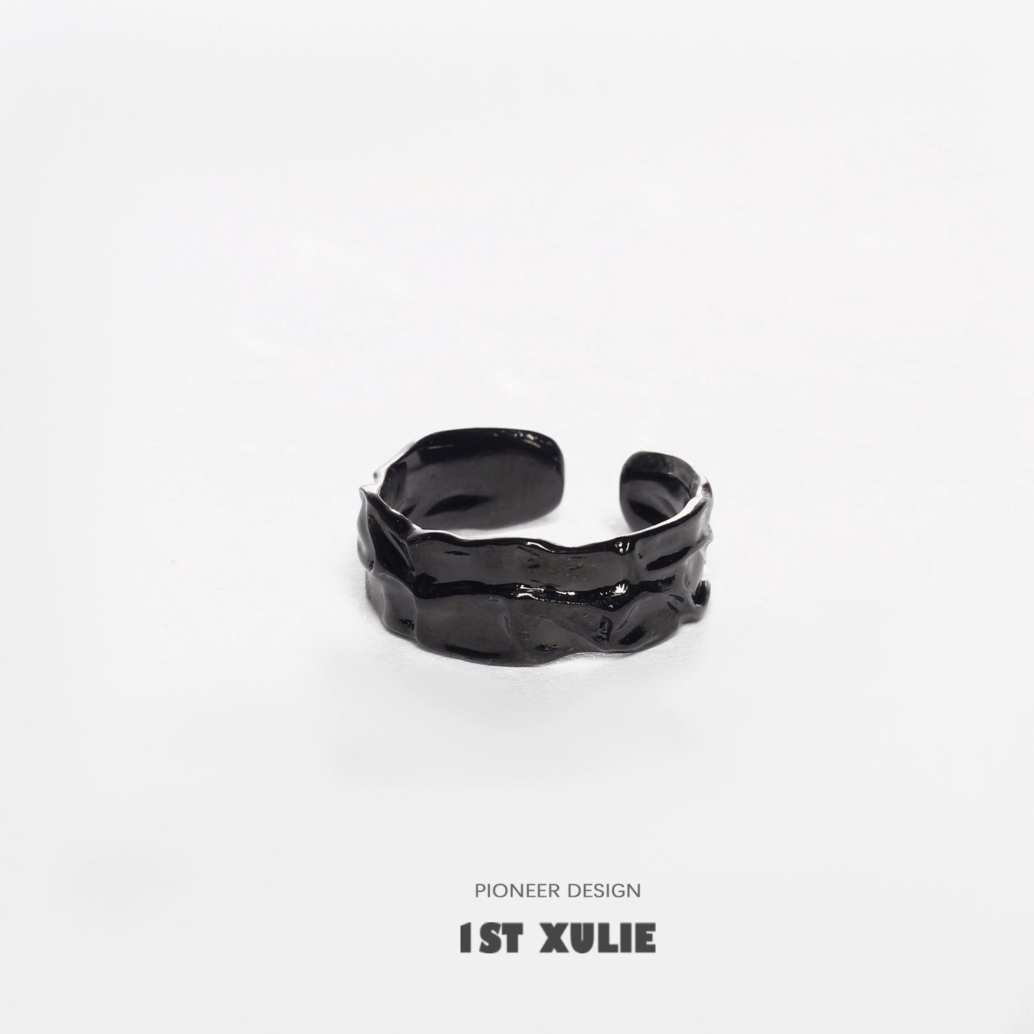 Y2K gothic couple rings in sleek black with a unique wavy design for a stylish look