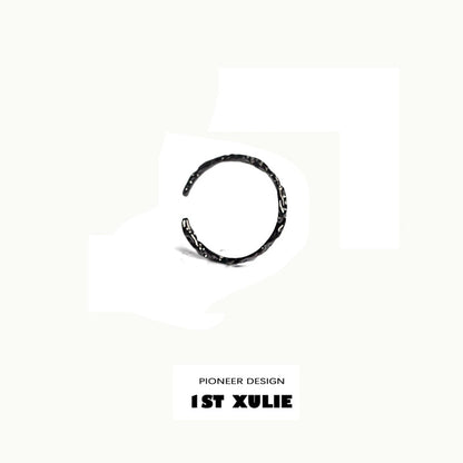 1STXULIE Y2K silver ring with a twisted design for a trendy, retro-inspired look
