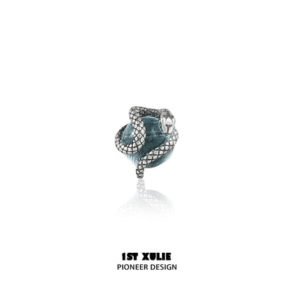 Stylish Y2K snake earrings featuring intricate design and gemstone detail for a trendy look