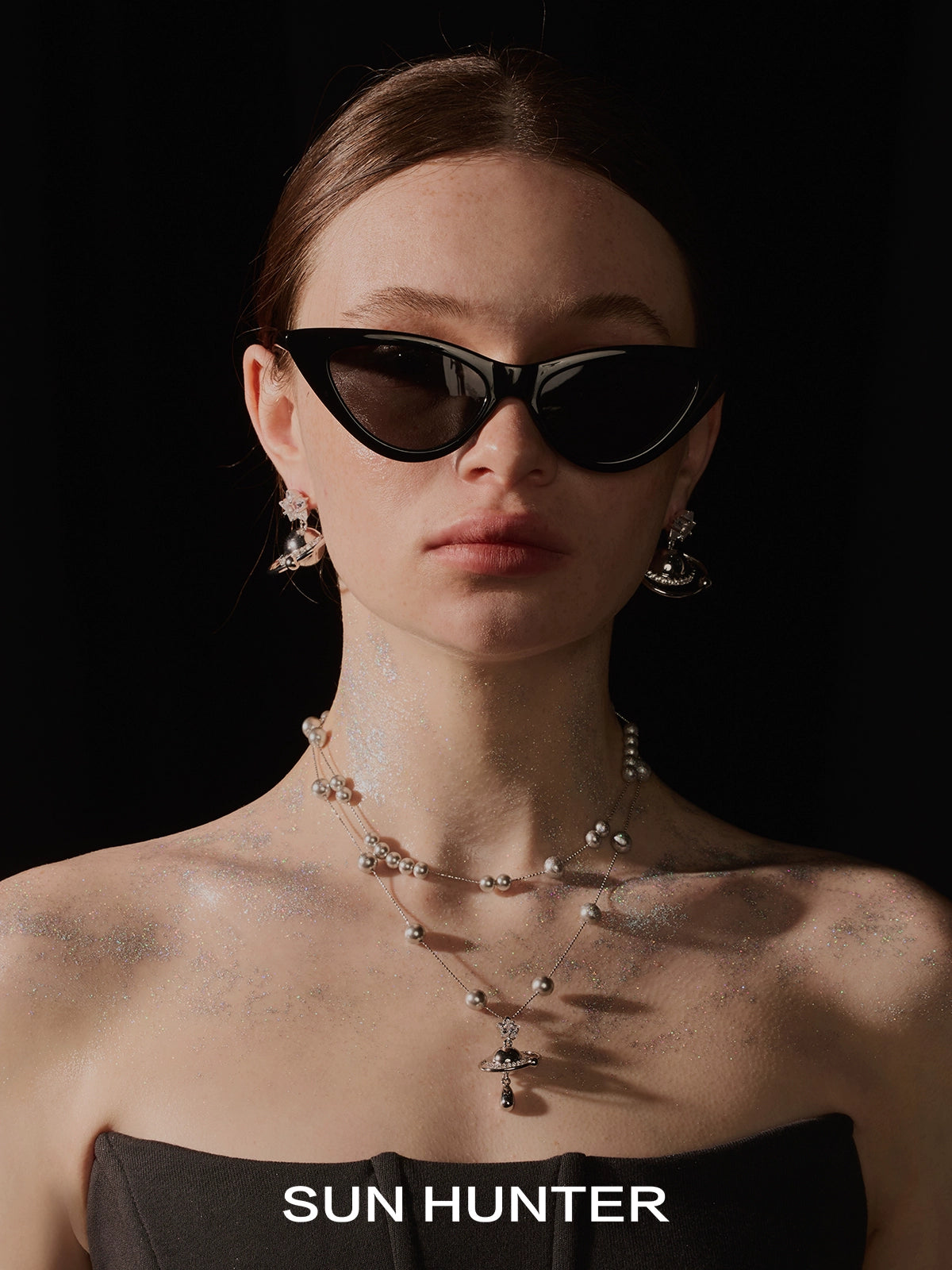 Model wearing stylish accessories showcasing the planet garden ring by SUN HUNTER for a trendy look