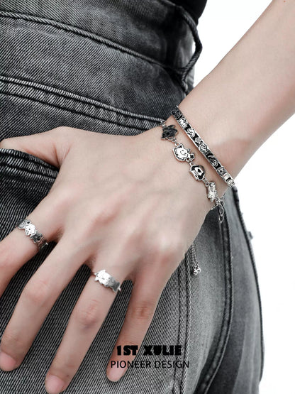 Trendy puppy silver bracelet with charm details, perfect for dog lovers and stylish accessories