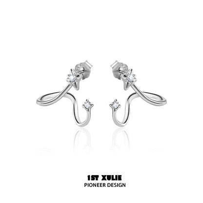 Elegant radiant zircon ear cuffs in silver design with shimmering stones for a stylish look