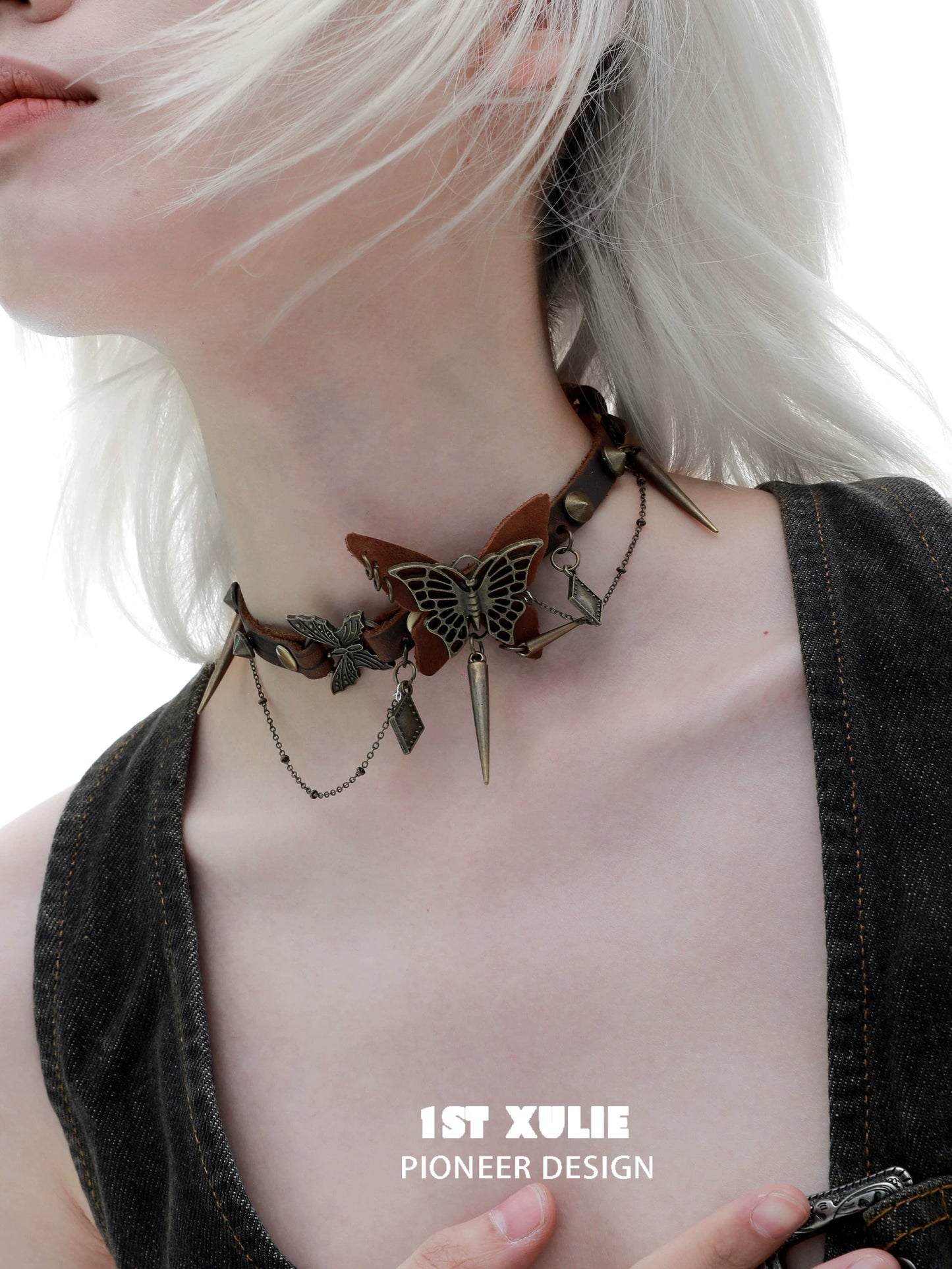 Stylish retro butterfly choker with intricate metal details and a unique design for trendy outfits