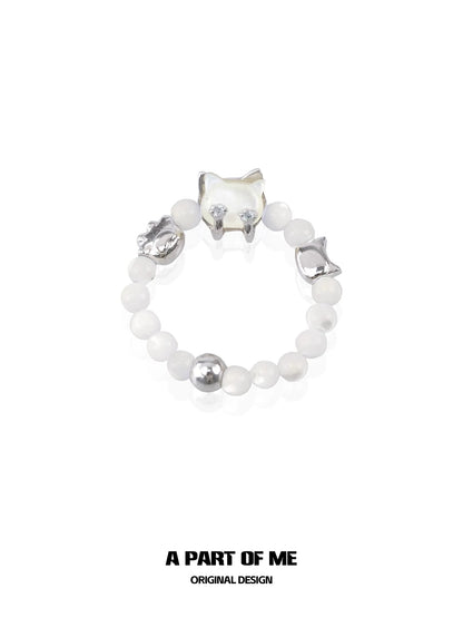 Stylish shell cat beaded ring featuring silver accents and white beads, perfect for unique accessories