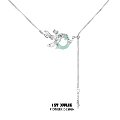 Silver iris pull buckle necklace featuring an elegant design with floral accents
