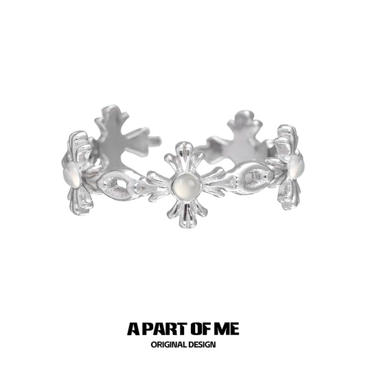 Silver snowflake cross agate ring featuring floral designs for a unique accessory