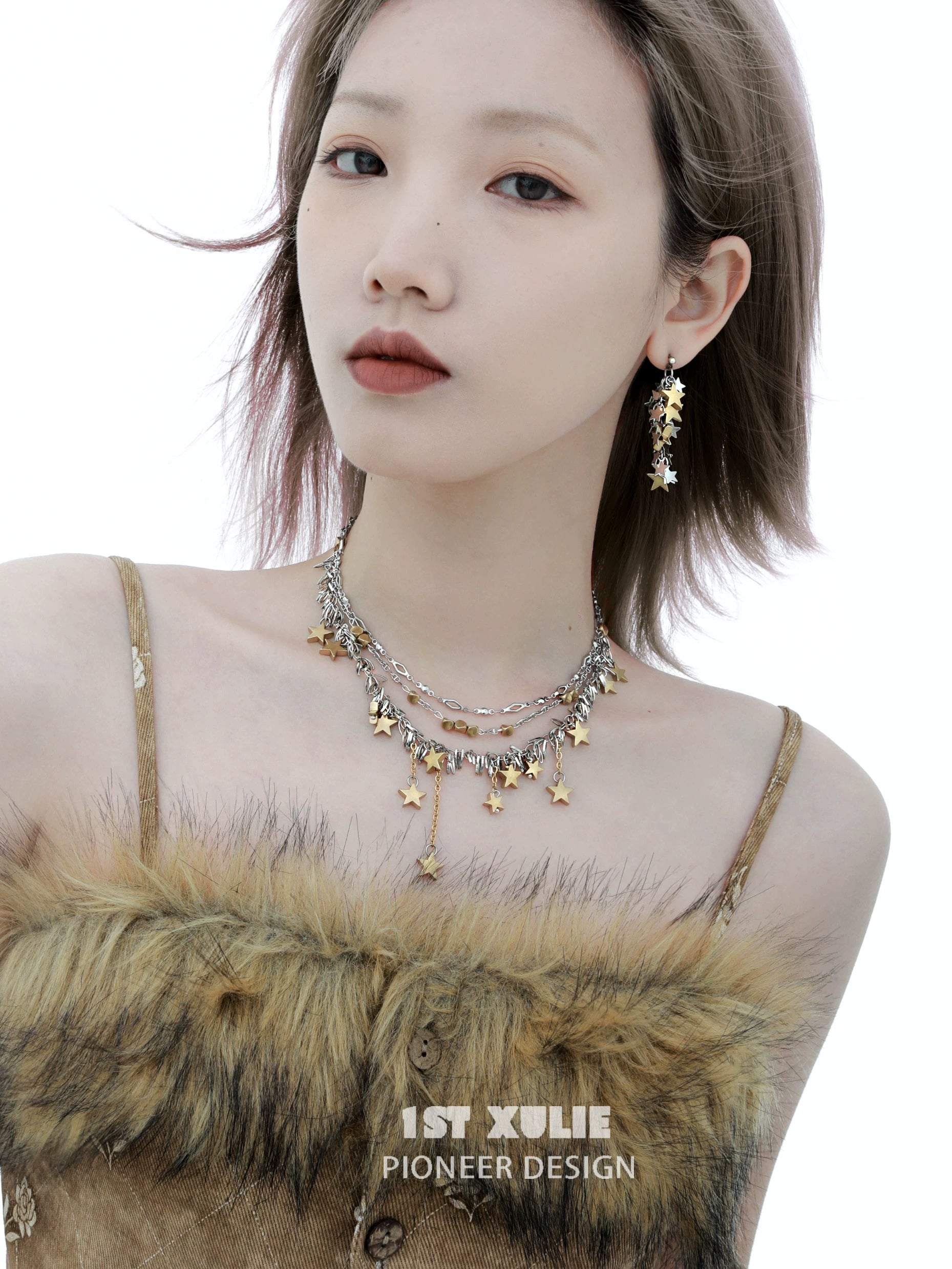 Elegant star tassel earrings in silver with gold stars, perfect for adding sparkle to any outfit