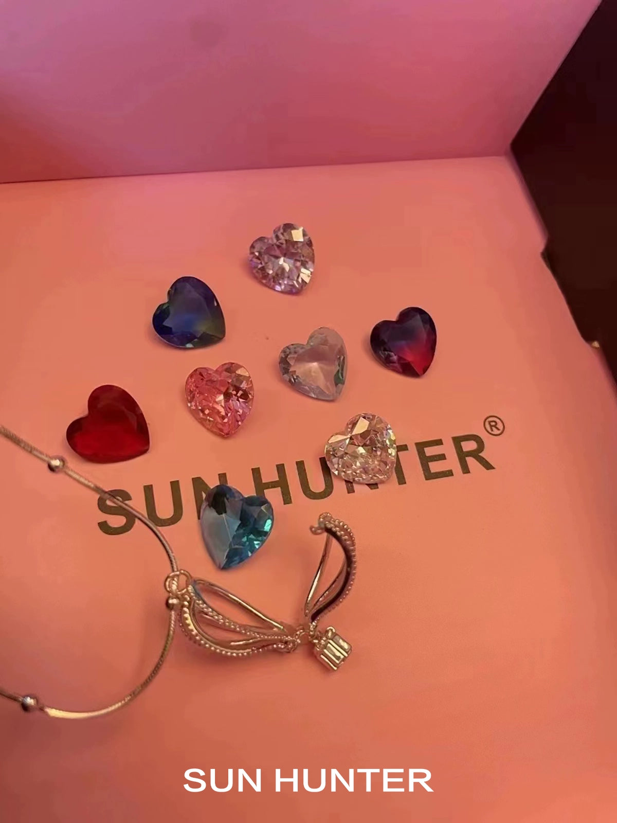 SUN HUNTER Jewelry colorful balloon zircon necklace for women with heart-shaped stones on a pink background
