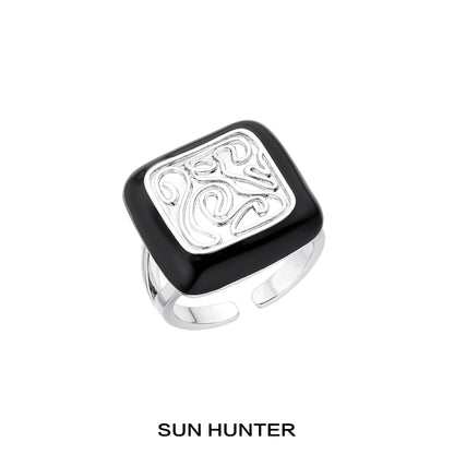 SUN HUNTER Retro Coin Ring with Elegant Black and Silver Design for Stylish Accessory Lovers