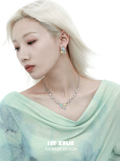 Elegant 1STXULIE tulip clavicle necklace paired with matching earrings for a sophisticated look