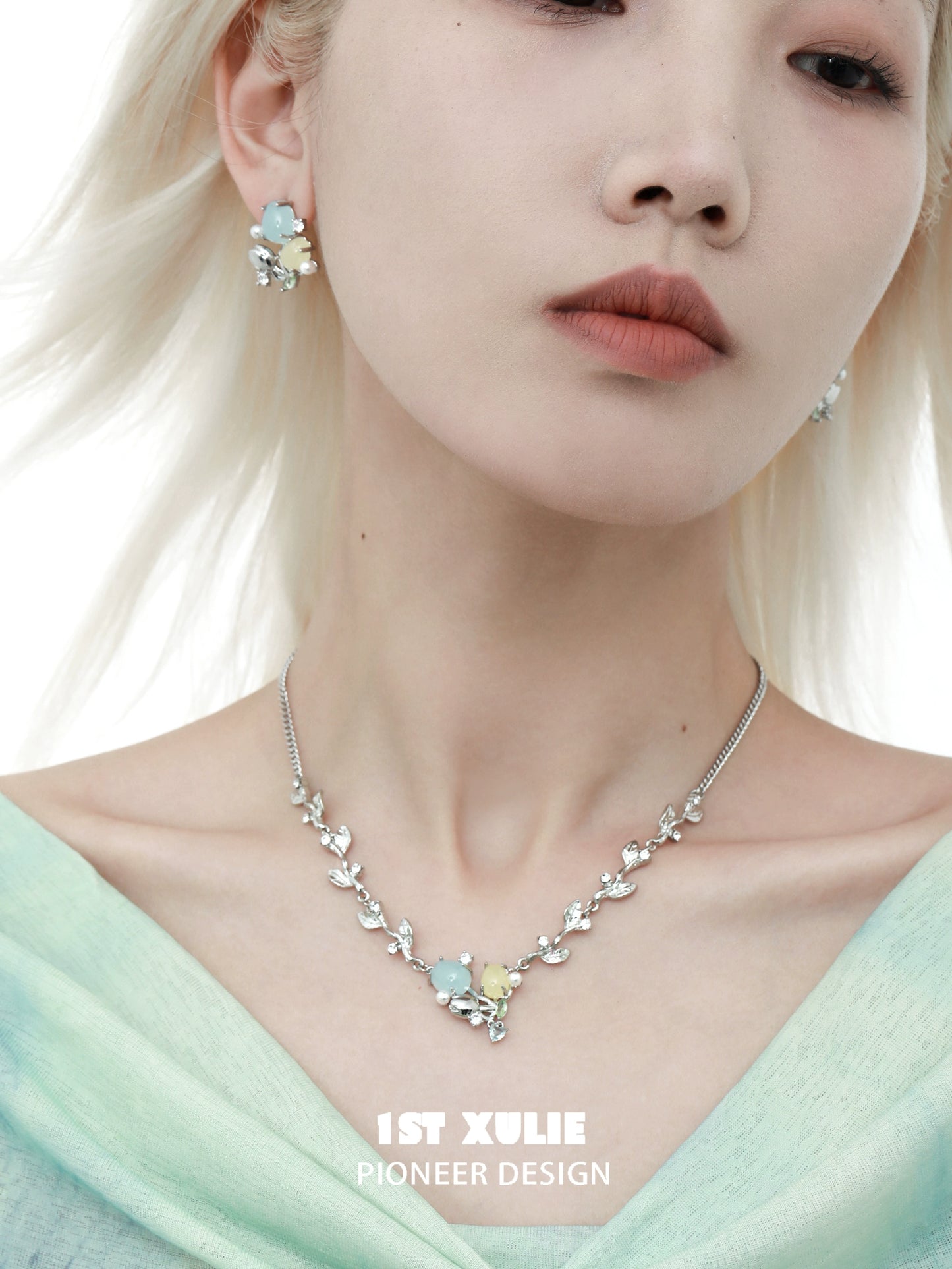 Elegant tulip clavicle necklace with floral design, paired with matching earrings for a stylish look