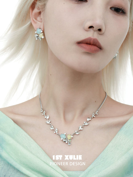 Elegant tulip clavicle necklace with floral design, paired with matching earrings for a stylish look
