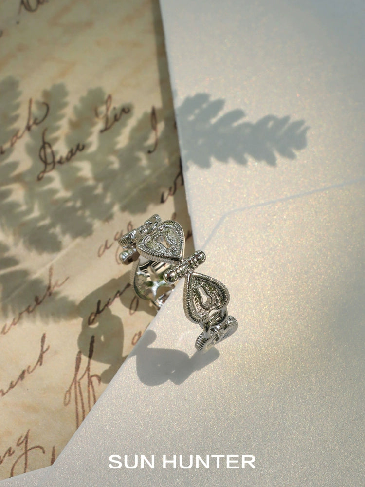 SUN HUNTER love lock chain ring in intricate silver design showcasing elegance and charm