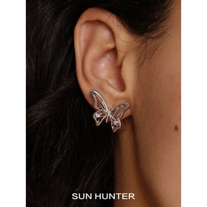 Stylish SUN HUNTER vintage butterfly earrings featuring elegant butterfly design for a timeless look