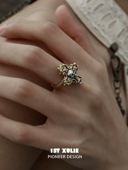 Elegant vintage cross ring in gold with intricate detailing, perfect for stylish accessories