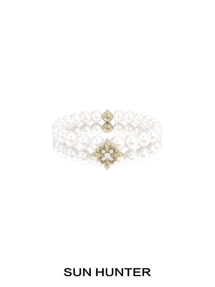 Elegant SUN HUNTER vintage iris pearl bracelet featuring lustrous pearls and a decorative centerpiece