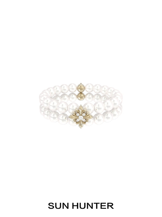 Elegant SUN HUNTER vintage iris pearl bracelet featuring lustrous pearls and a decorative centerpiece