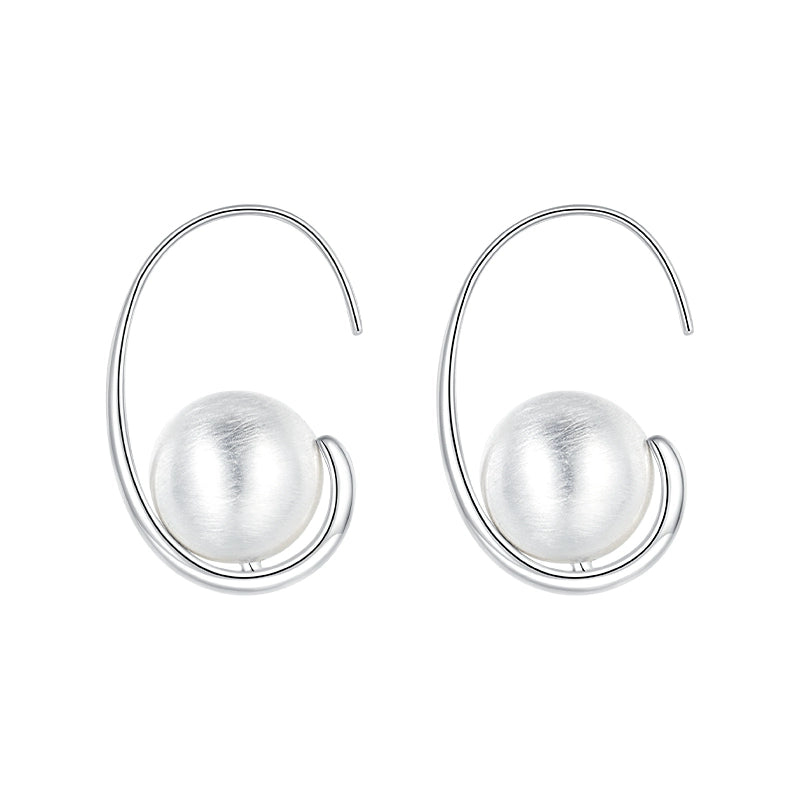 SUN HUNTER vintage orbital earrings with a sleek silver design and glossy pearl accents