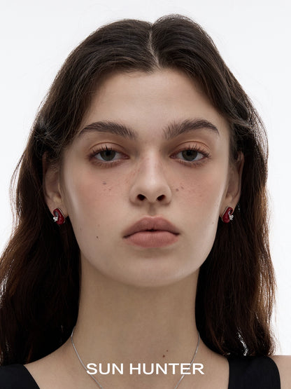 SUN HUNTER vintage walking shoe earrings in red and silver for a unique fashion statement