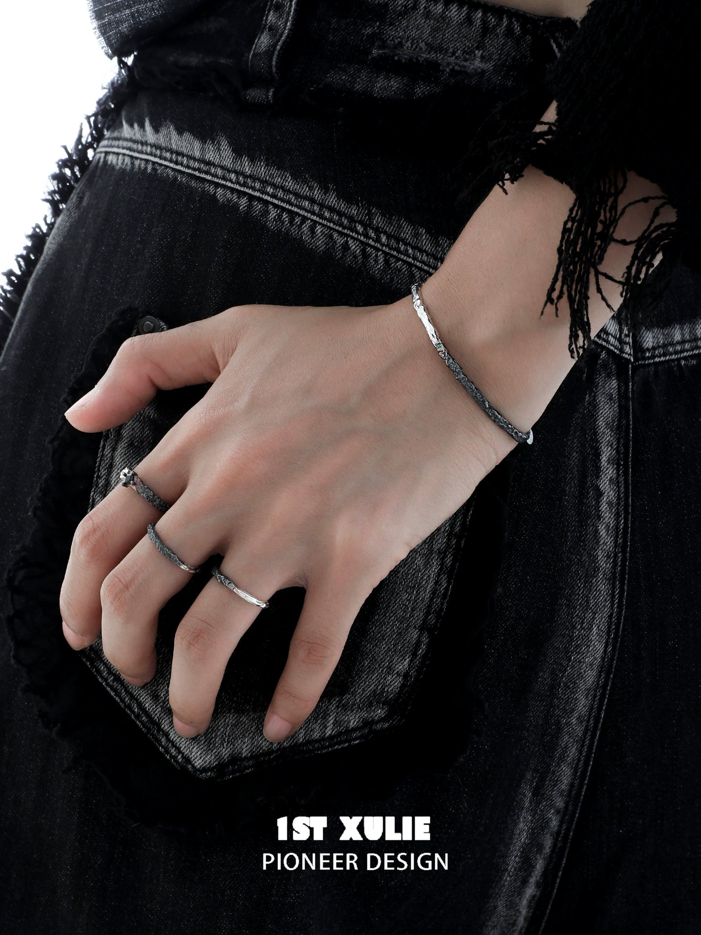 Y2K black and white couple bracelet set featuring stylish metallic designs for trendy couples