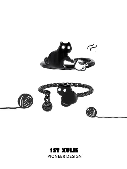 Y2K black cat ring featuring a playful cat design with a twisted band for a trendy look