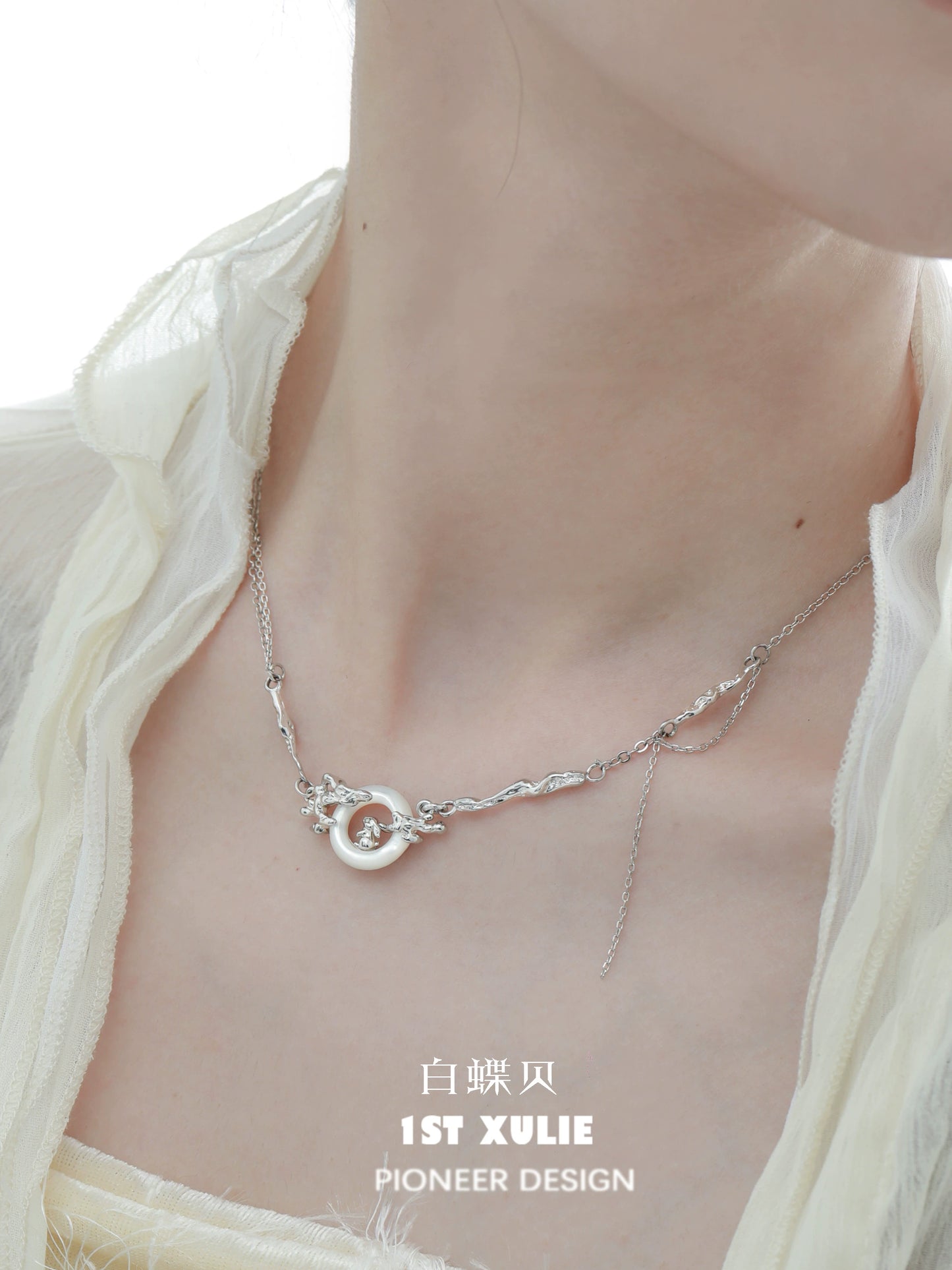 Stylish Y2K bunny necklace in silver, featuring a unique design for trendy fashion lovers