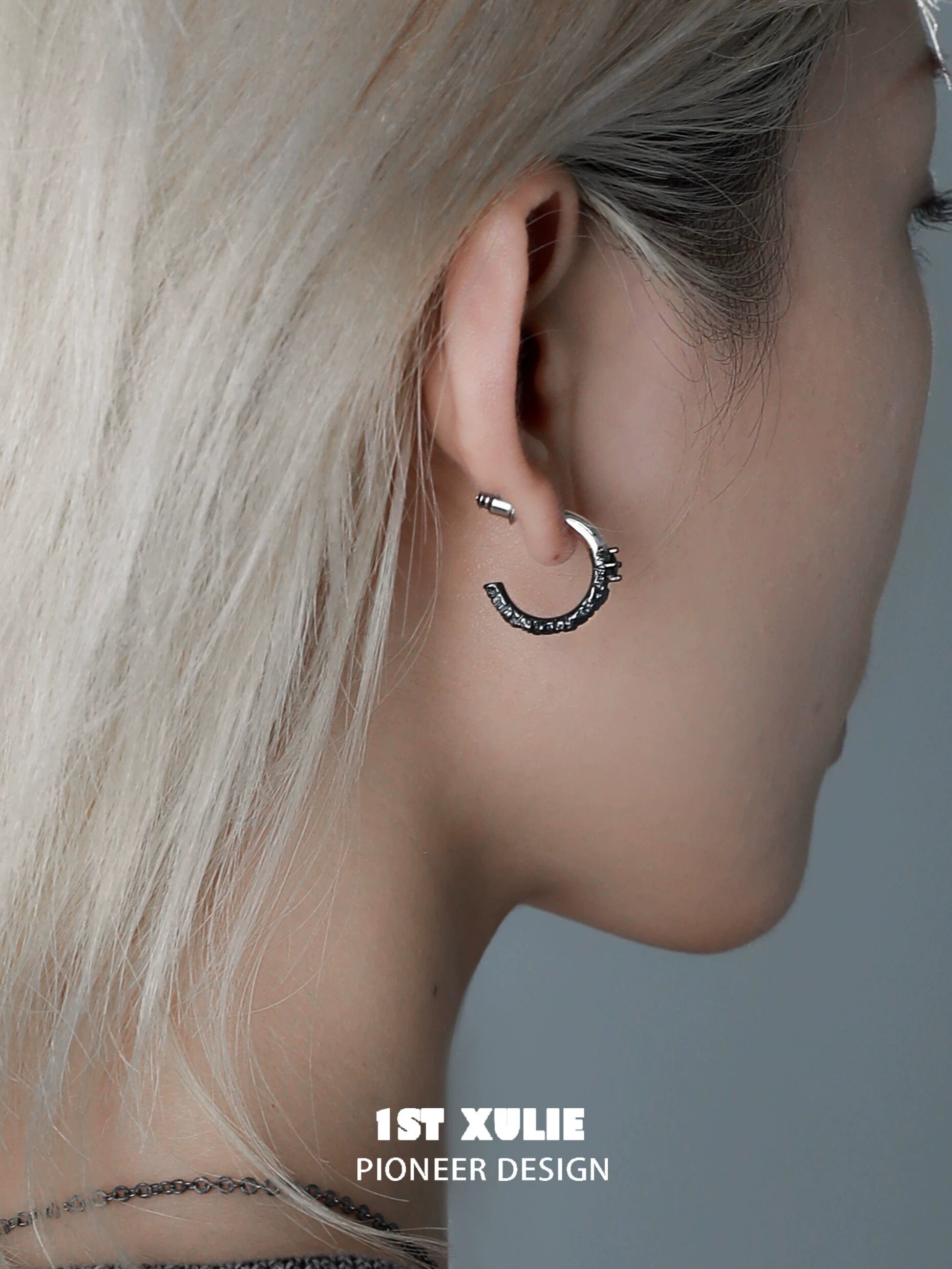 Stylish Y2K fire earrings with a unique design, perfect for bold fashion statements