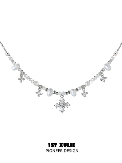 Y2K pearl necklace with silver accents and sparkling gemstones for a vintage-inspired look
