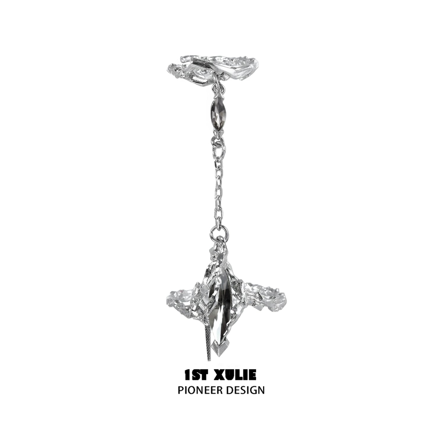 Y2K punk silver ring featuring a unique crystal design and intricate details for a bold fashion statement