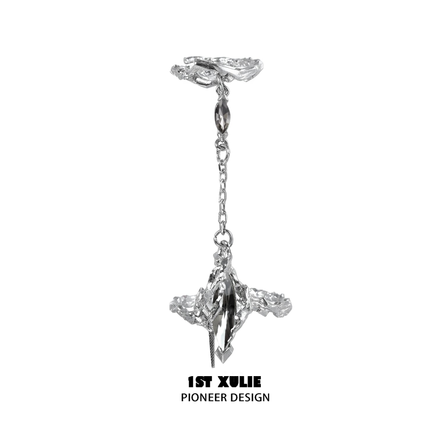 Y2K punk silver ring featuring a unique crystal design and intricate details for a bold fashion statement