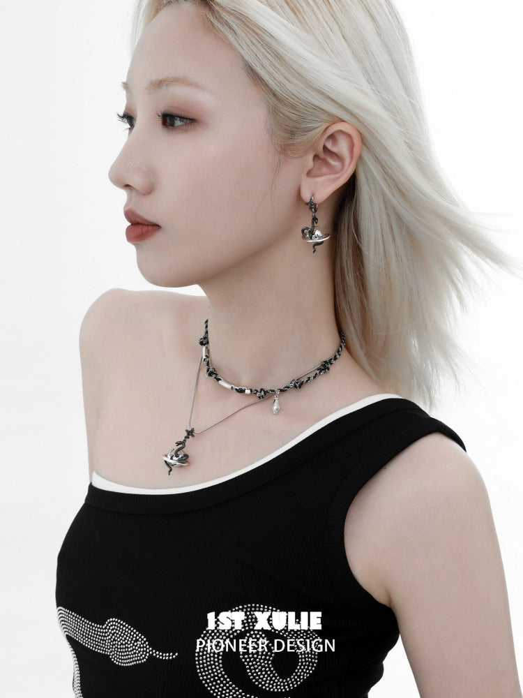 1STXULIE Y2K snake earrings featuring a unique design that showcases a modern, edgy style